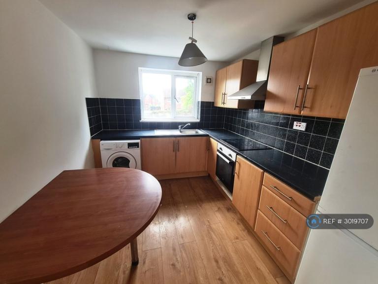 Flat Alder Wood Avenue in Liverpool