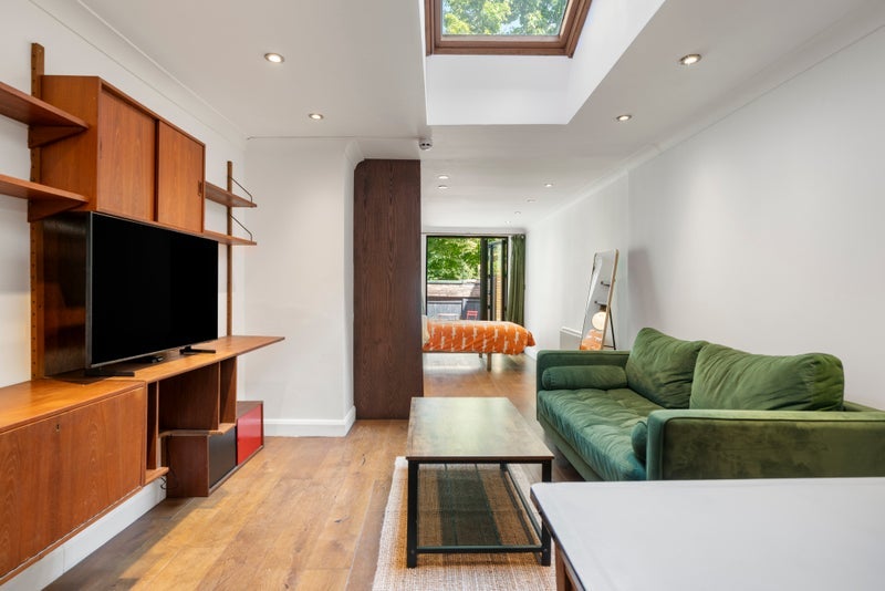Flat Kingsland Road in Greater London