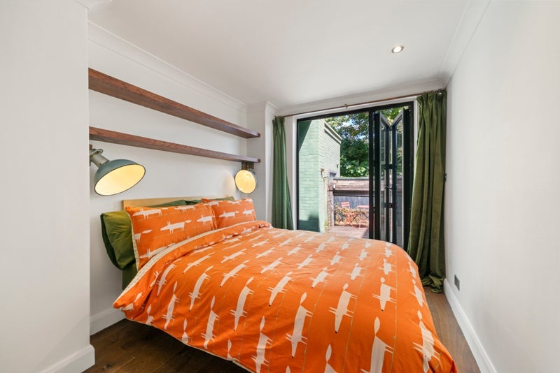 Flat Kingsland Road in Greater London