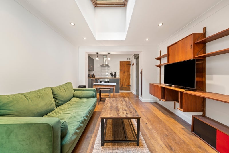 Flat Kingsland Road in Greater London