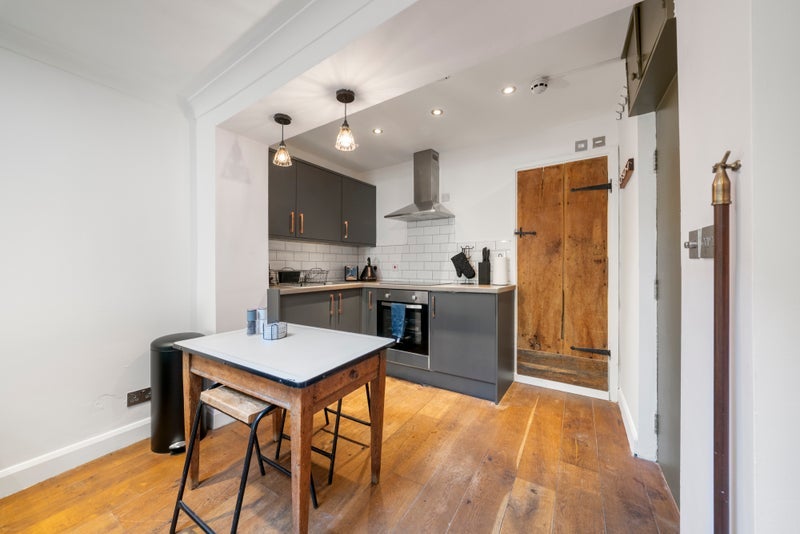Flat Kingsland Road in Greater London