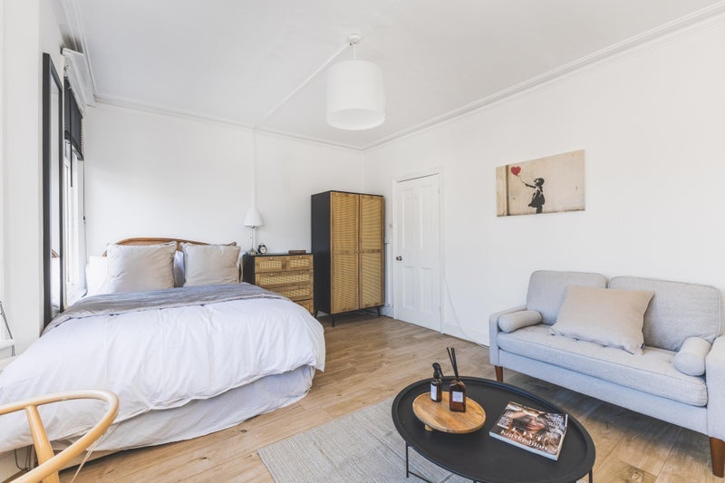 Room Lysia Street in Greater London