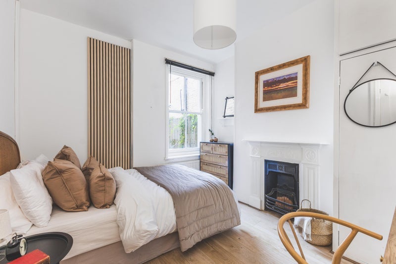 Room Lysia Street in Greater London