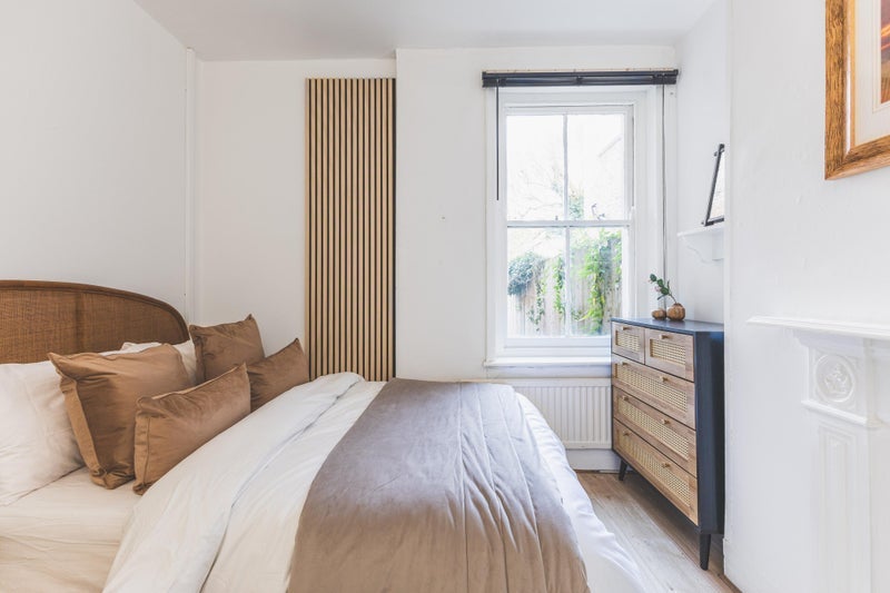 Room Lysia Street in Greater London