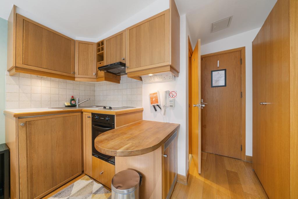 Flat Cartwright Gardens in Greater London