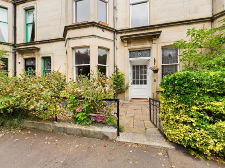 Flat Learmonth Gardens in City of Edinburgh