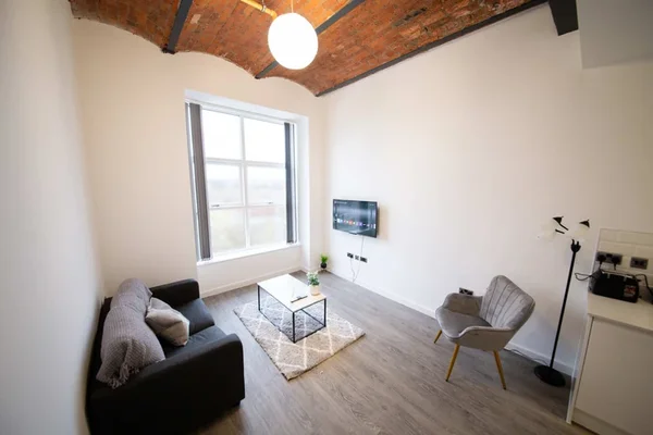 Flat Lower Vickers Street in Manchester