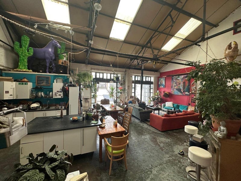 Room Ashfield Road in Greater London