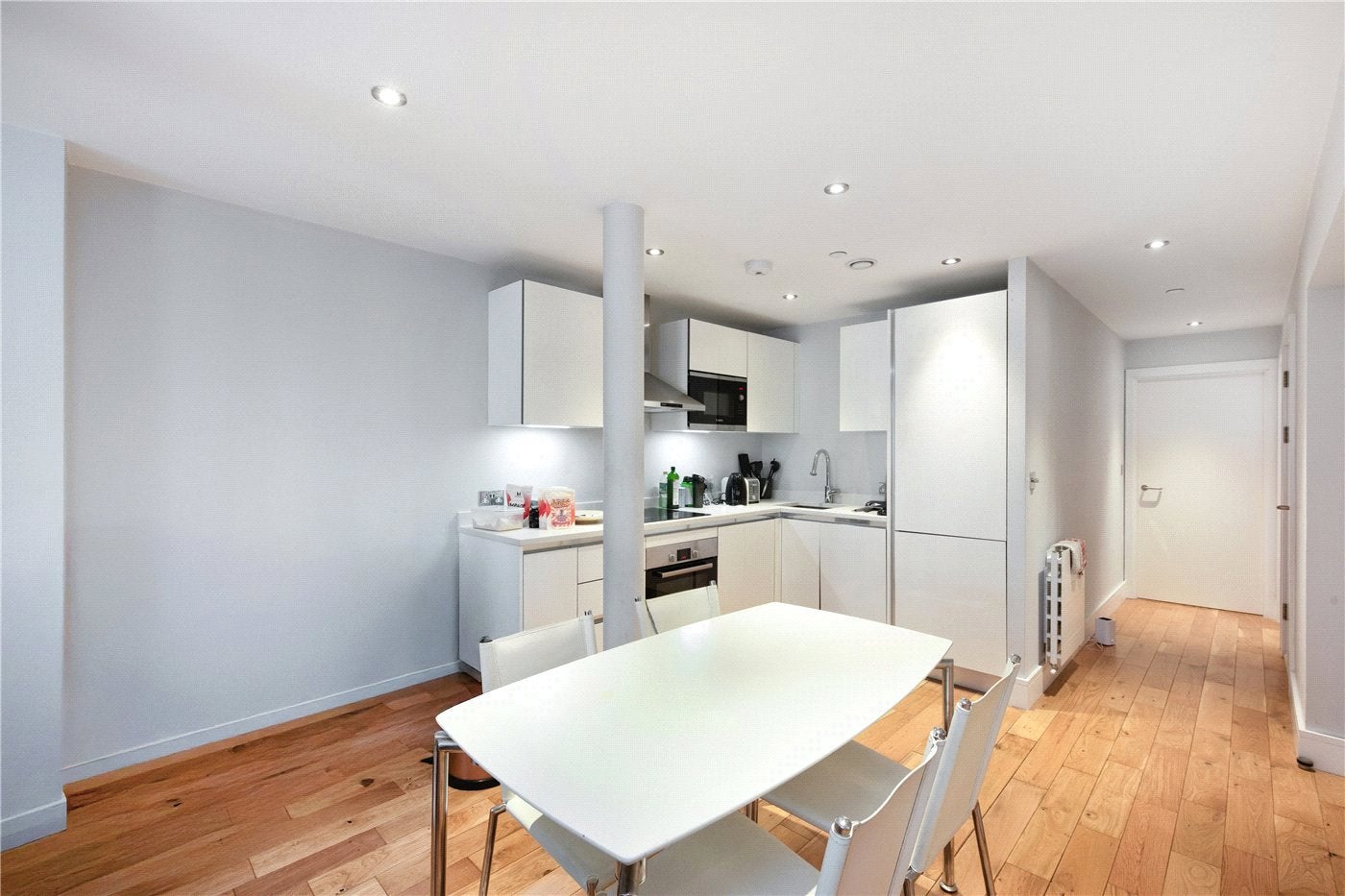 Flat Alie Street in Greater London