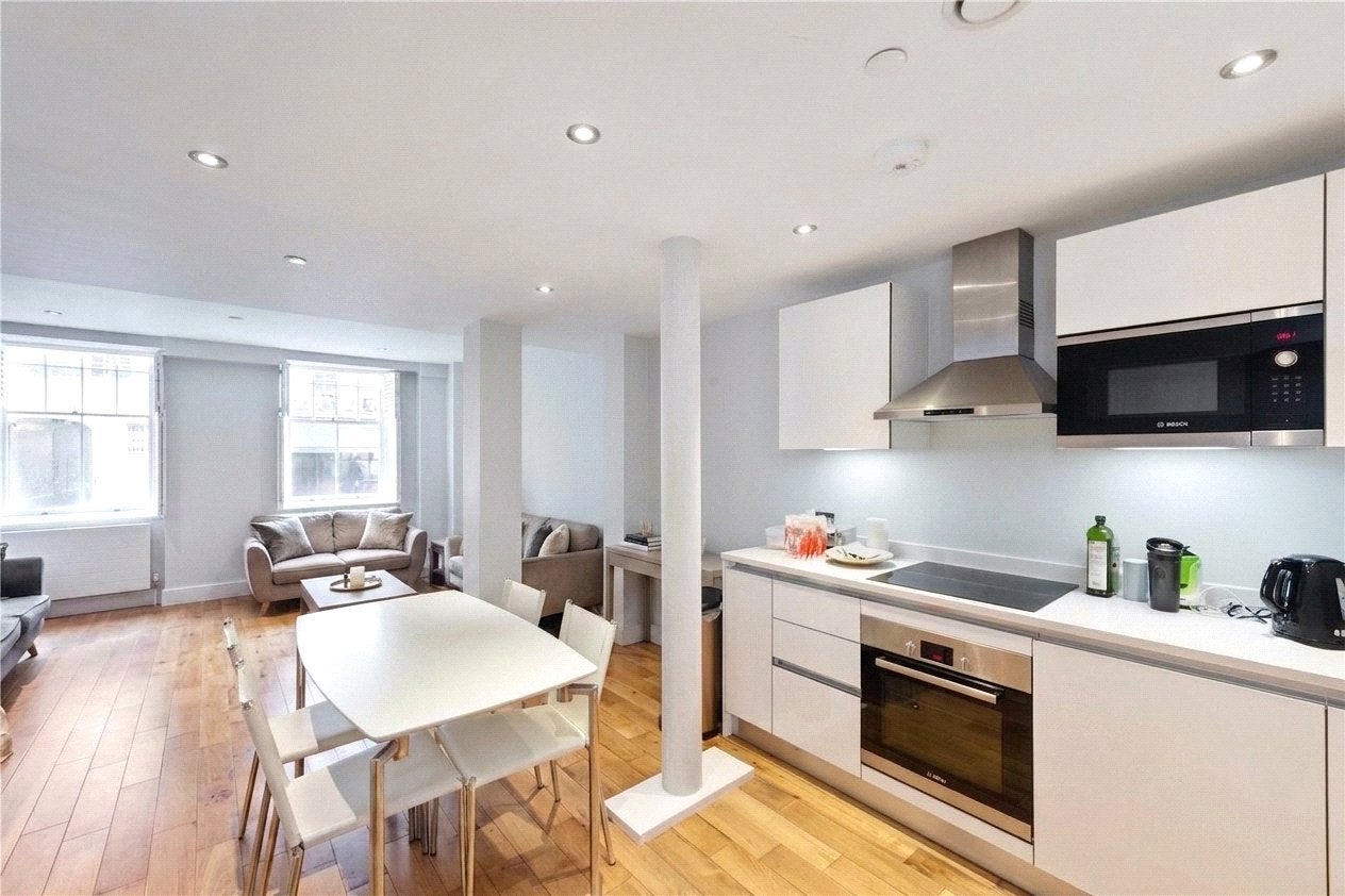 Flat Alie Street in Greater London