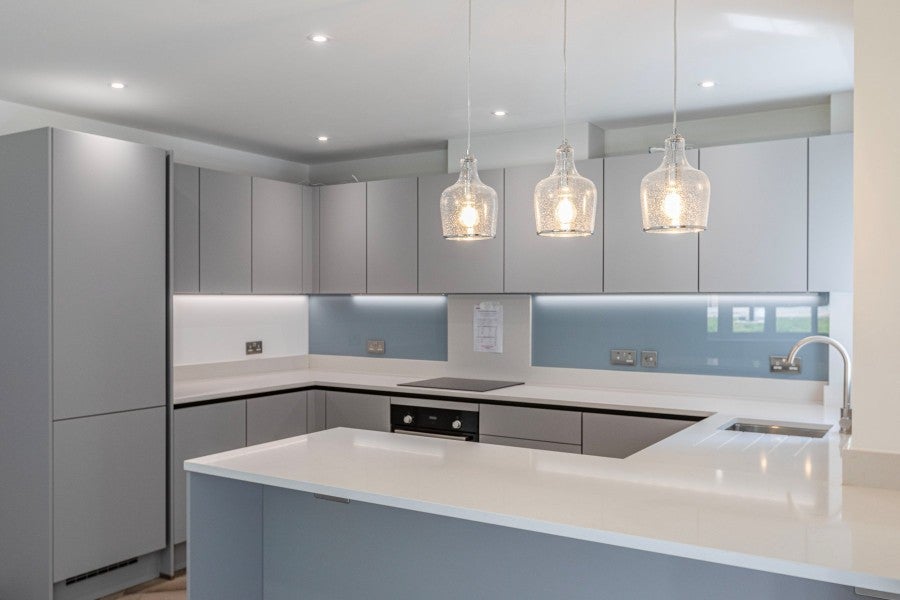 Flat Sheerwater Road in Woking