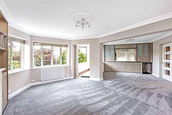 Flat Chester Avenue in Greater London