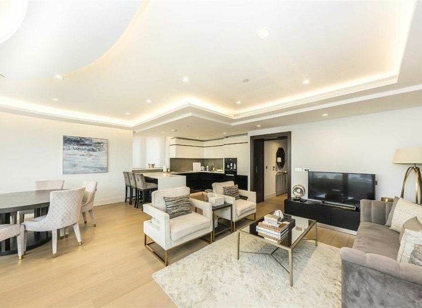 Flat Albert Embankment in Greater London
