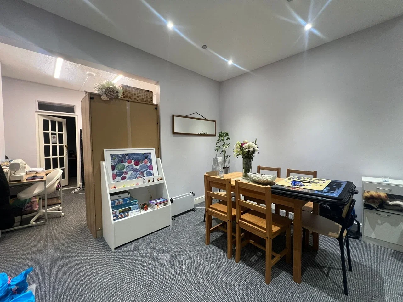 Flat Garratt Lane in Greater London