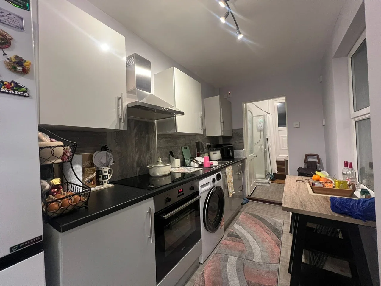 Flat Garratt Lane in Greater London