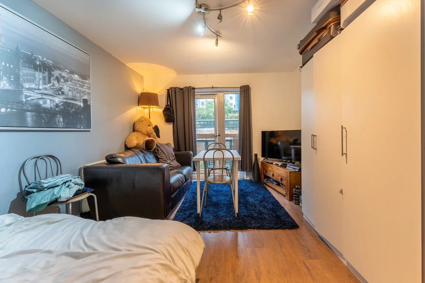 Room Westferry Road in Greater London