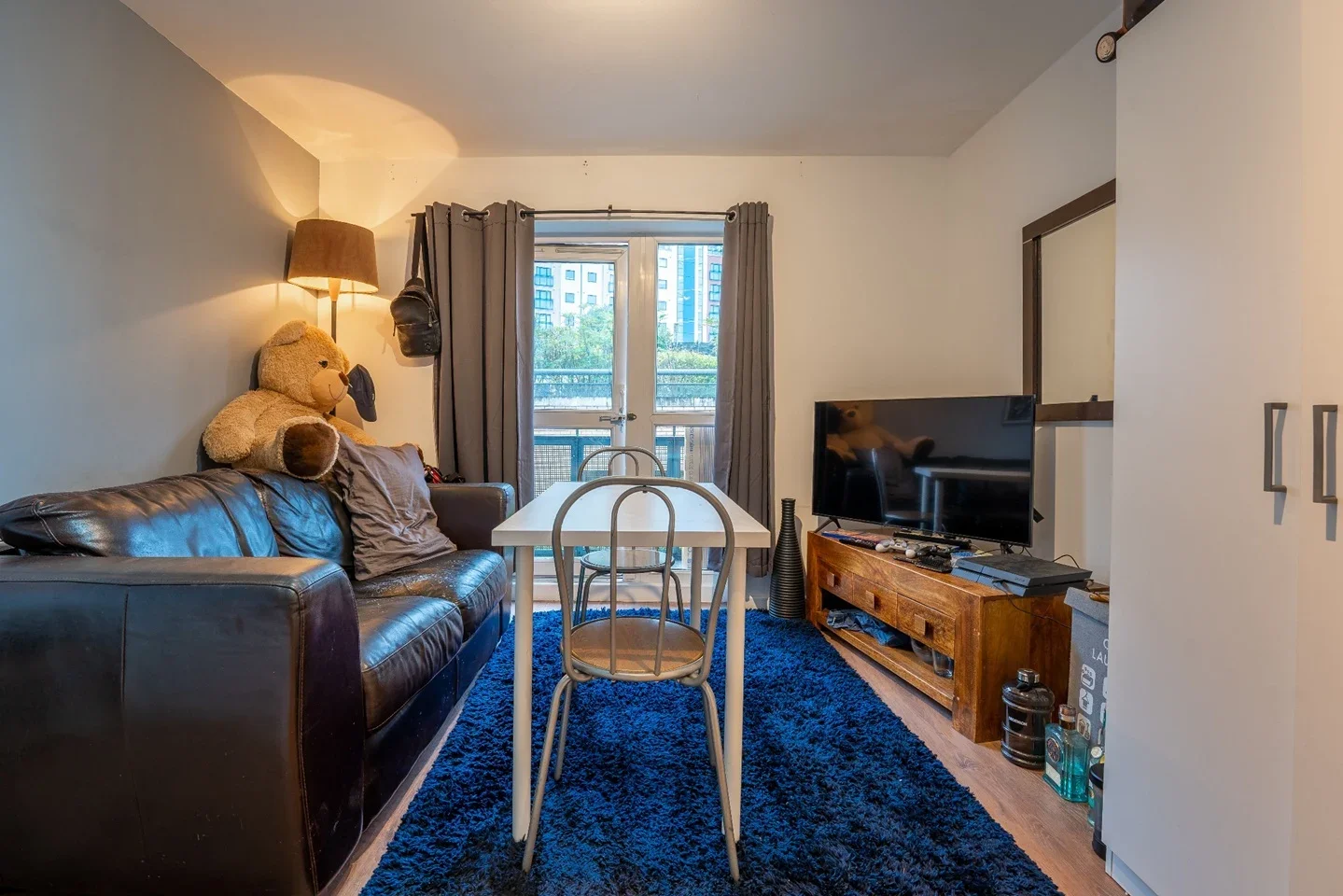 Room Westferry Road in Greater London