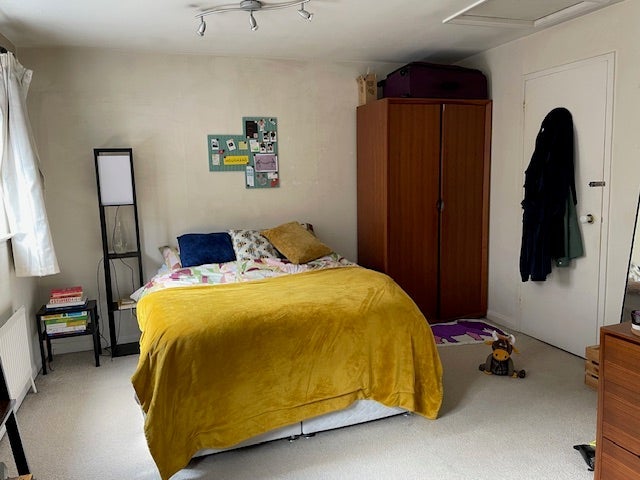 Room Wapping Wall in Greater London