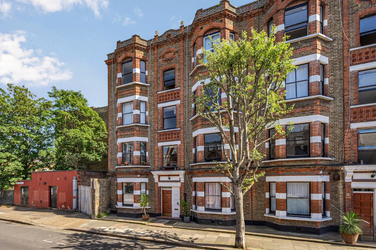 Flat Kingwood Road in Greater London