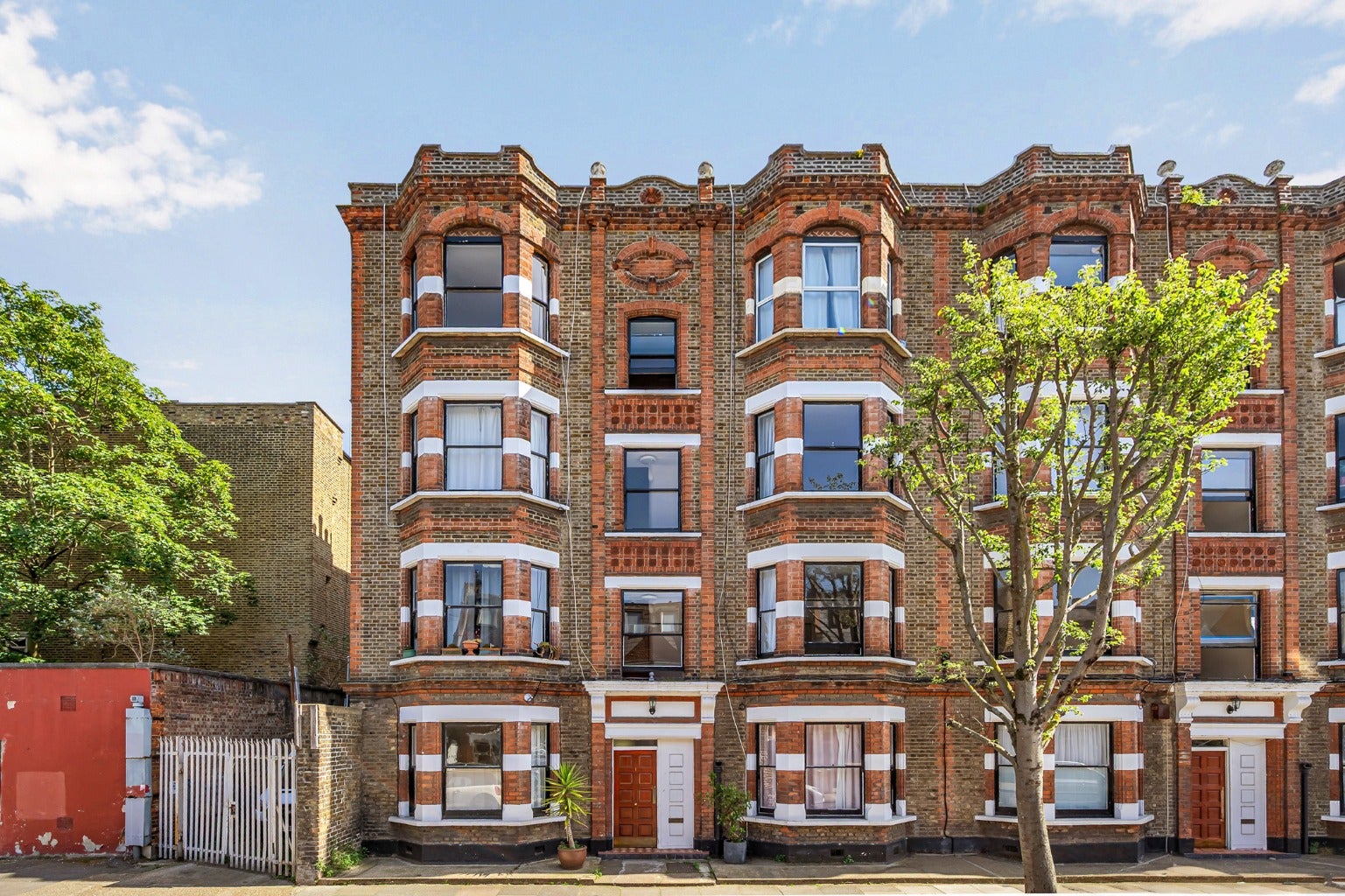 Flat Kingwood Road in Greater London