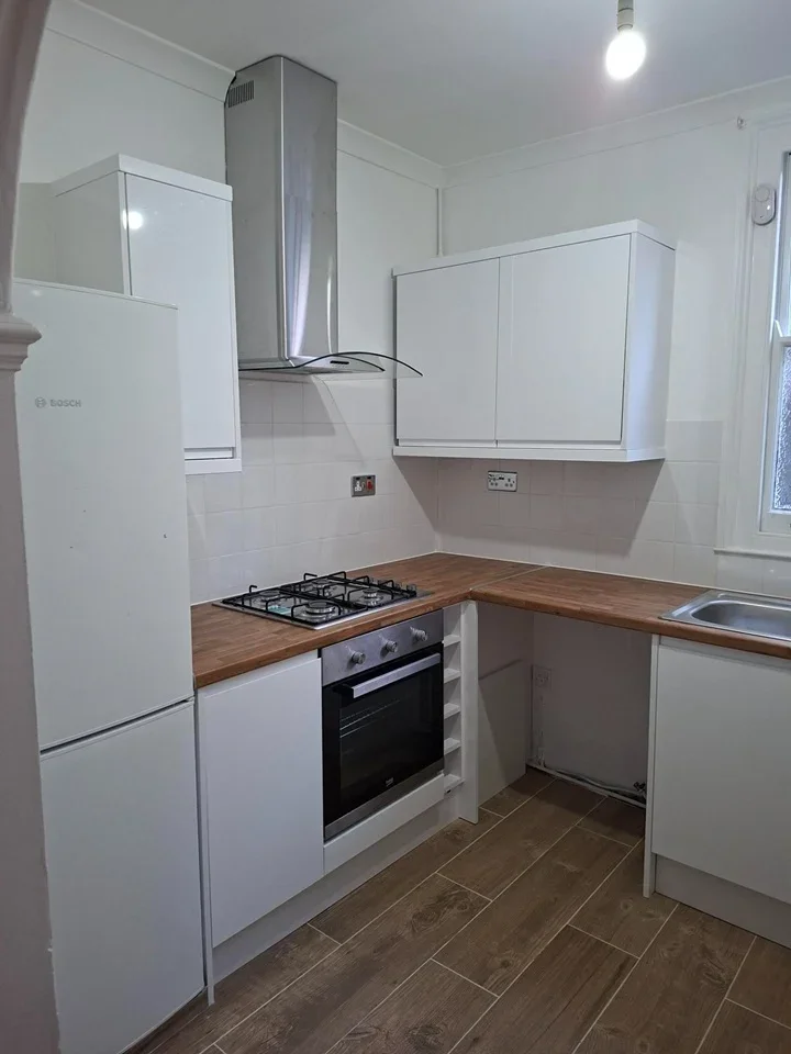 Flat Inchmery Road in Greater London