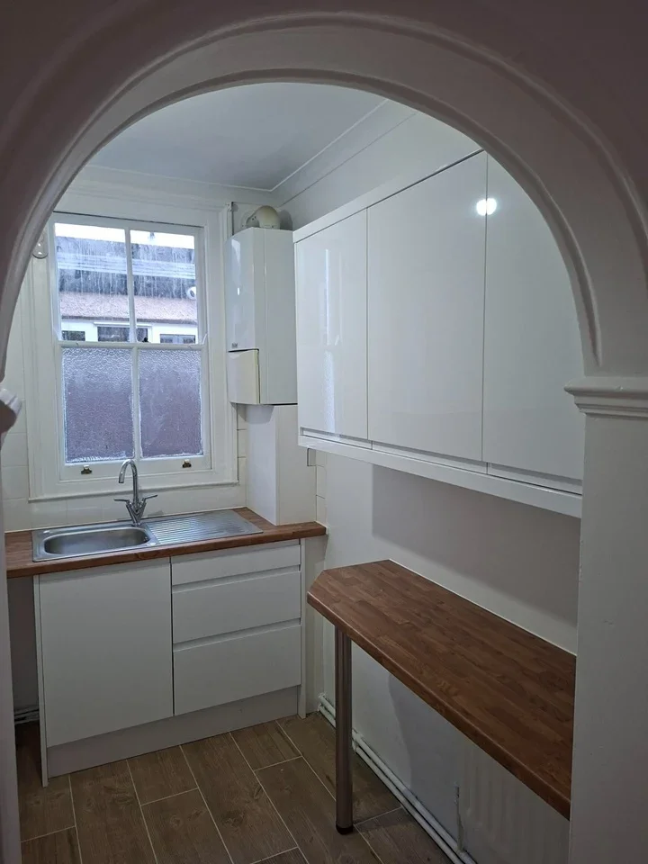Flat Inchmery Road in Greater London