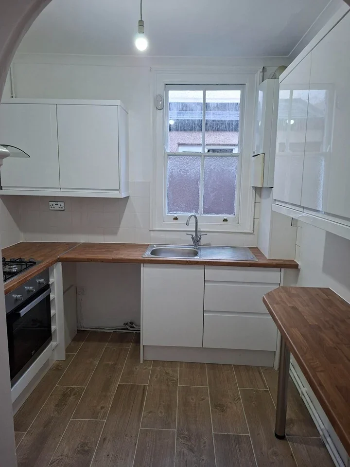 Flat Inchmery Road in Greater London