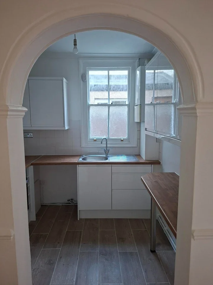 Flat Inchmery Road in Greater London
