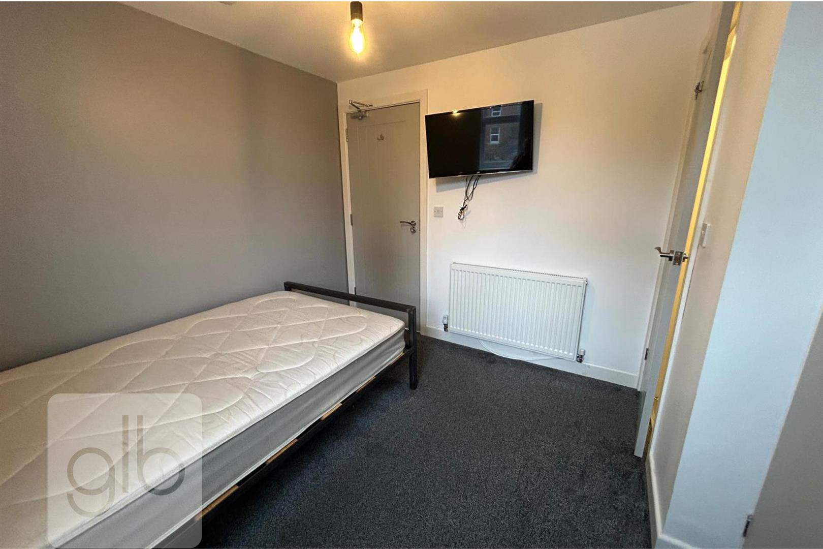 Room Carmelite Road in Coventry