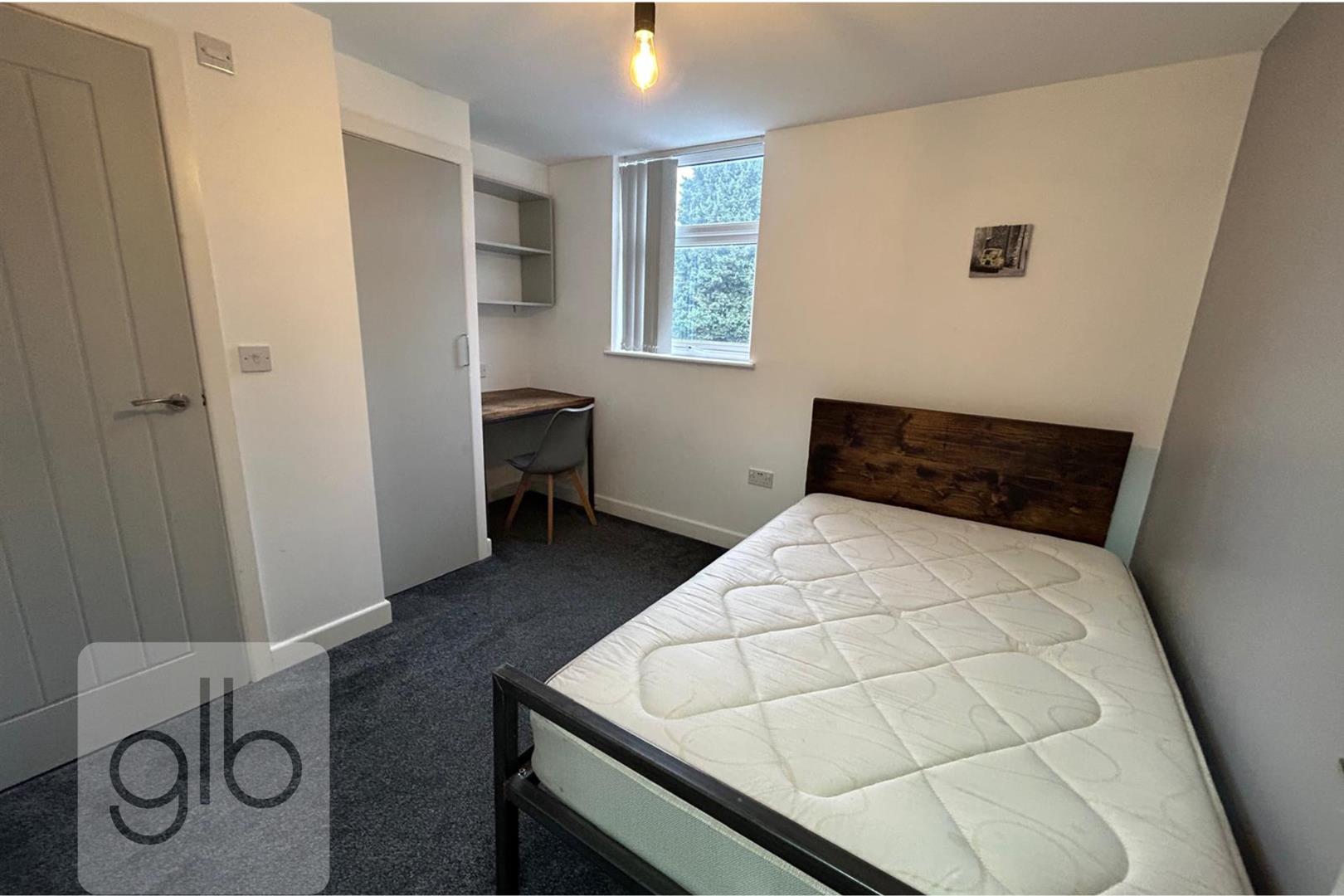 Room Carmelite Road in Coventry
