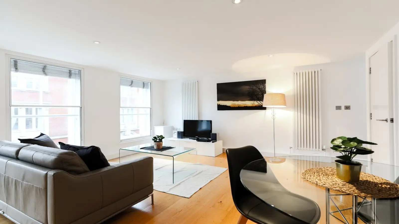 Flat Wellington Street in City of Westminster