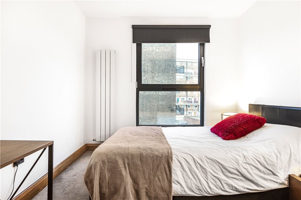 Flat Koops Mill Mews in Greater London