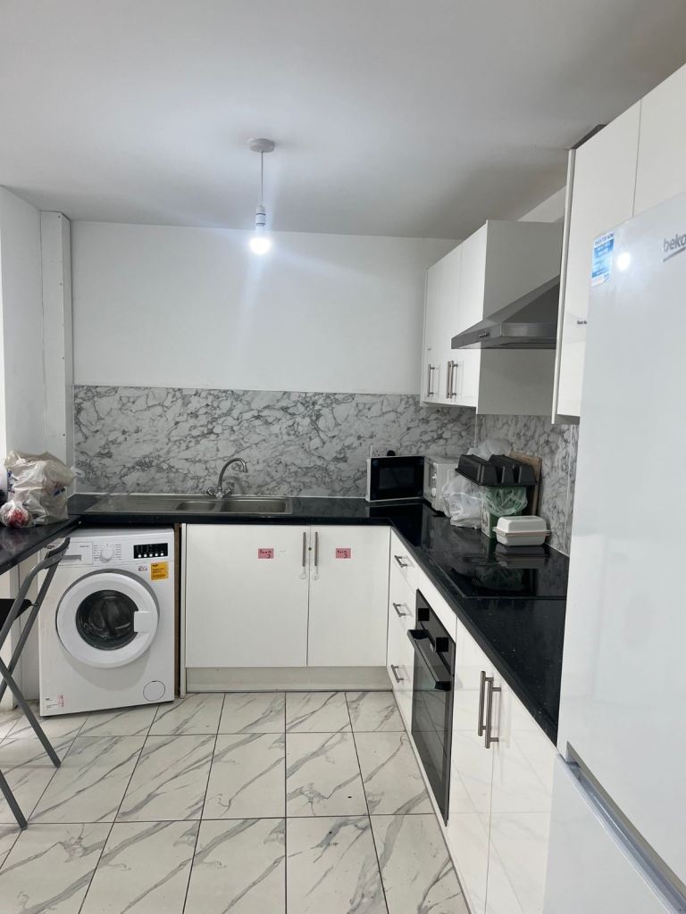 Room West Walk in Greater London