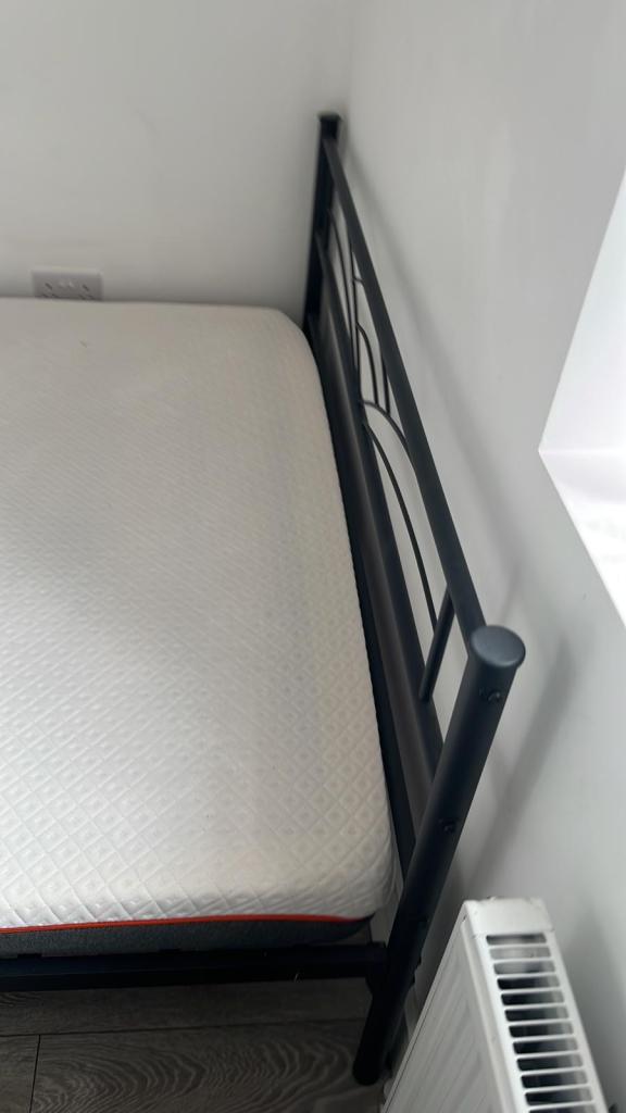 Room West Walk in Greater London