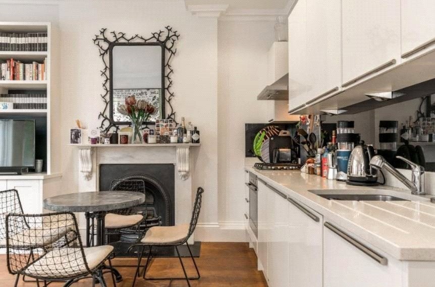 Flat Ladbroke Grove in Greater London