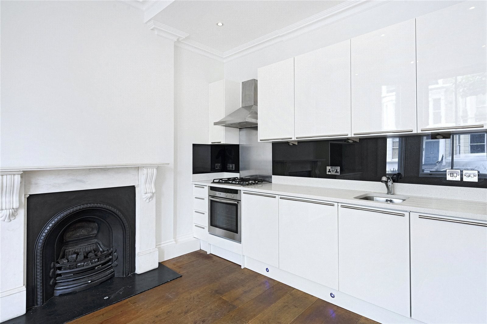 Flat Ladbroke Grove in Greater London
