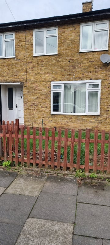 Room Bracondale Road in Greater London