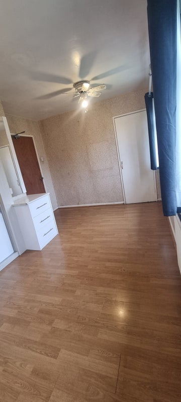 Room Bracondale Road in Greater London
