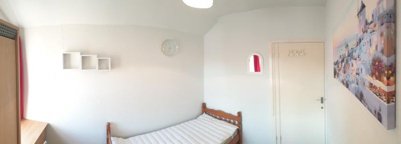 Room Avenue Road in Rugby
