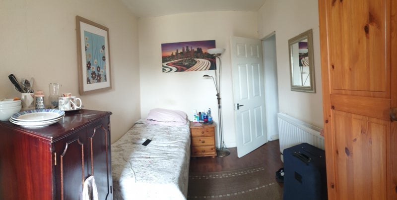 Room Avenue Road in Rugby