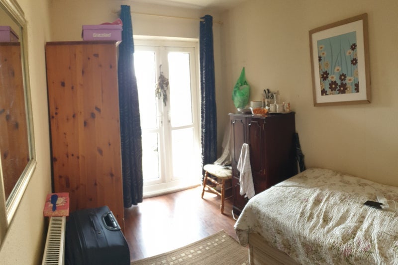 Room Avenue Road in Rugby