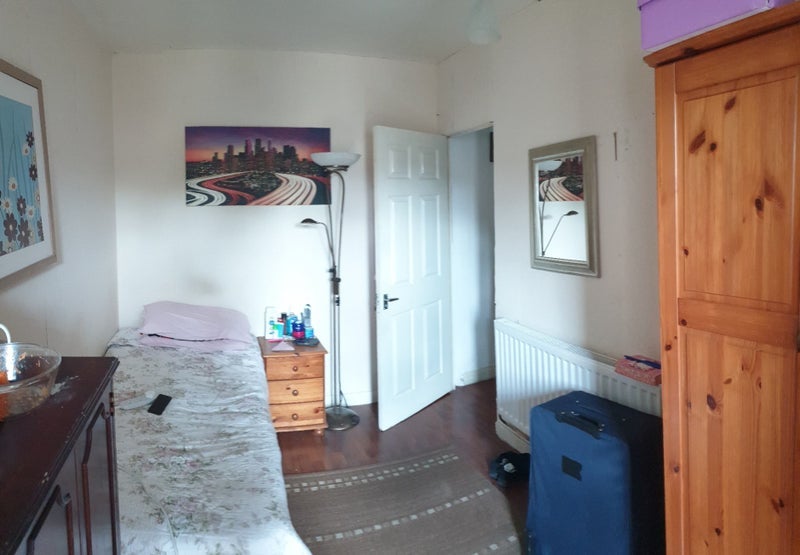 Room Avenue Road in Rugby