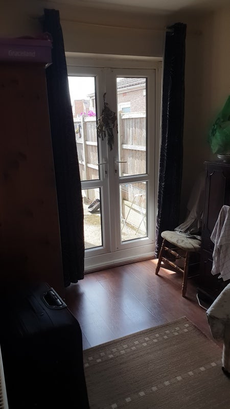Room Avenue Road in Rugby