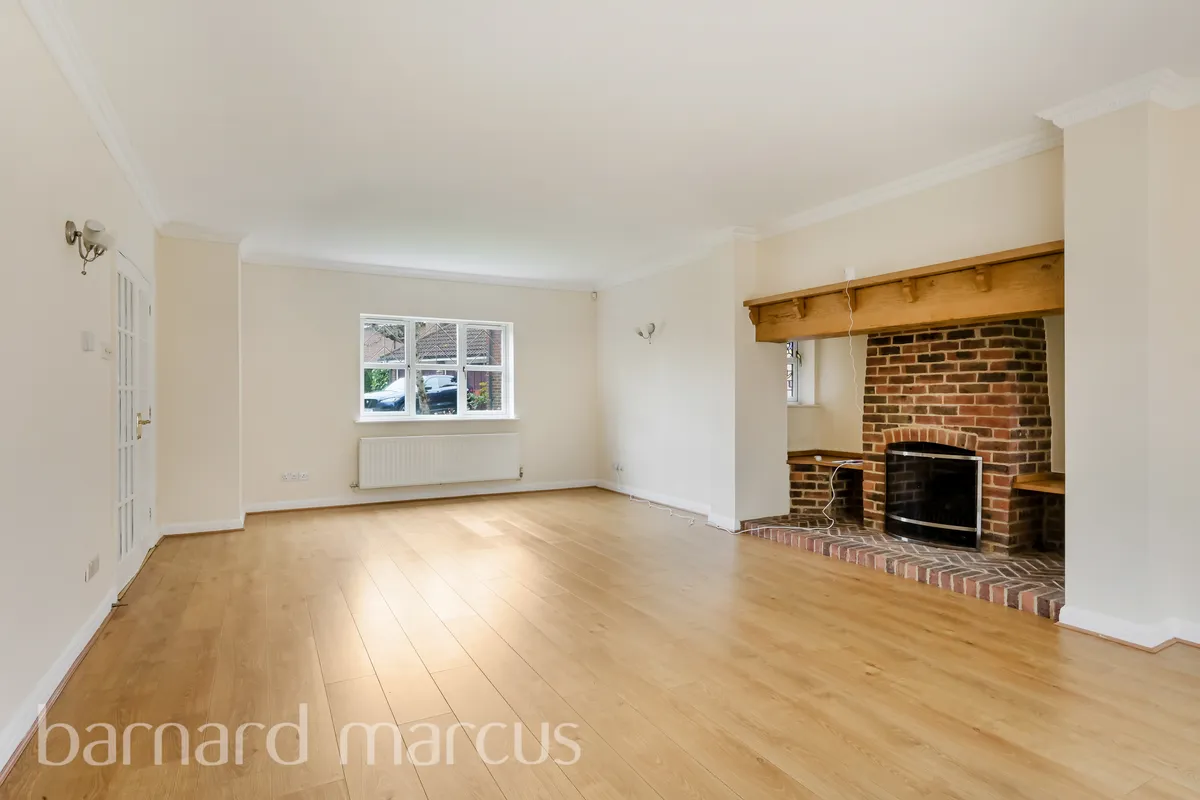 House Heathside Place in Reigate and Banstead