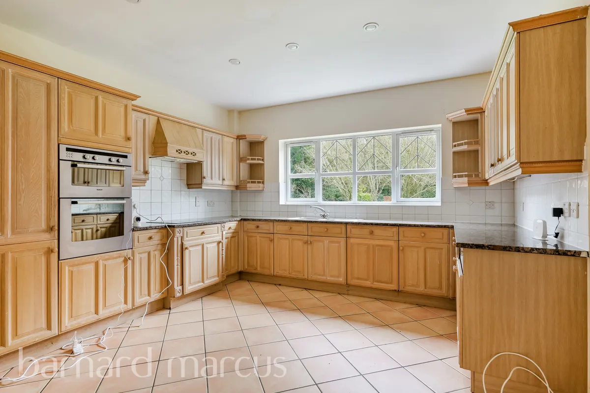 House Heathside Place in Reigate and Banstead