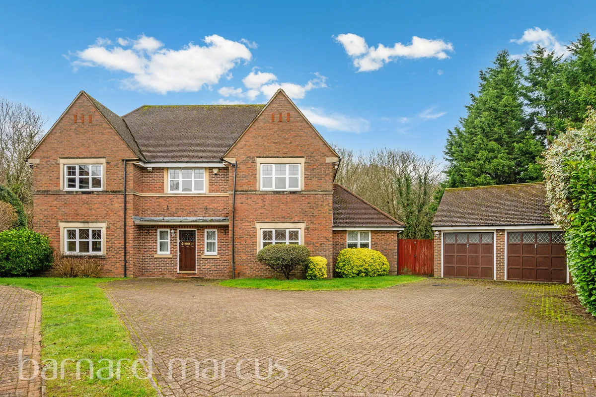 House Heathside Place in Reigate and Banstead