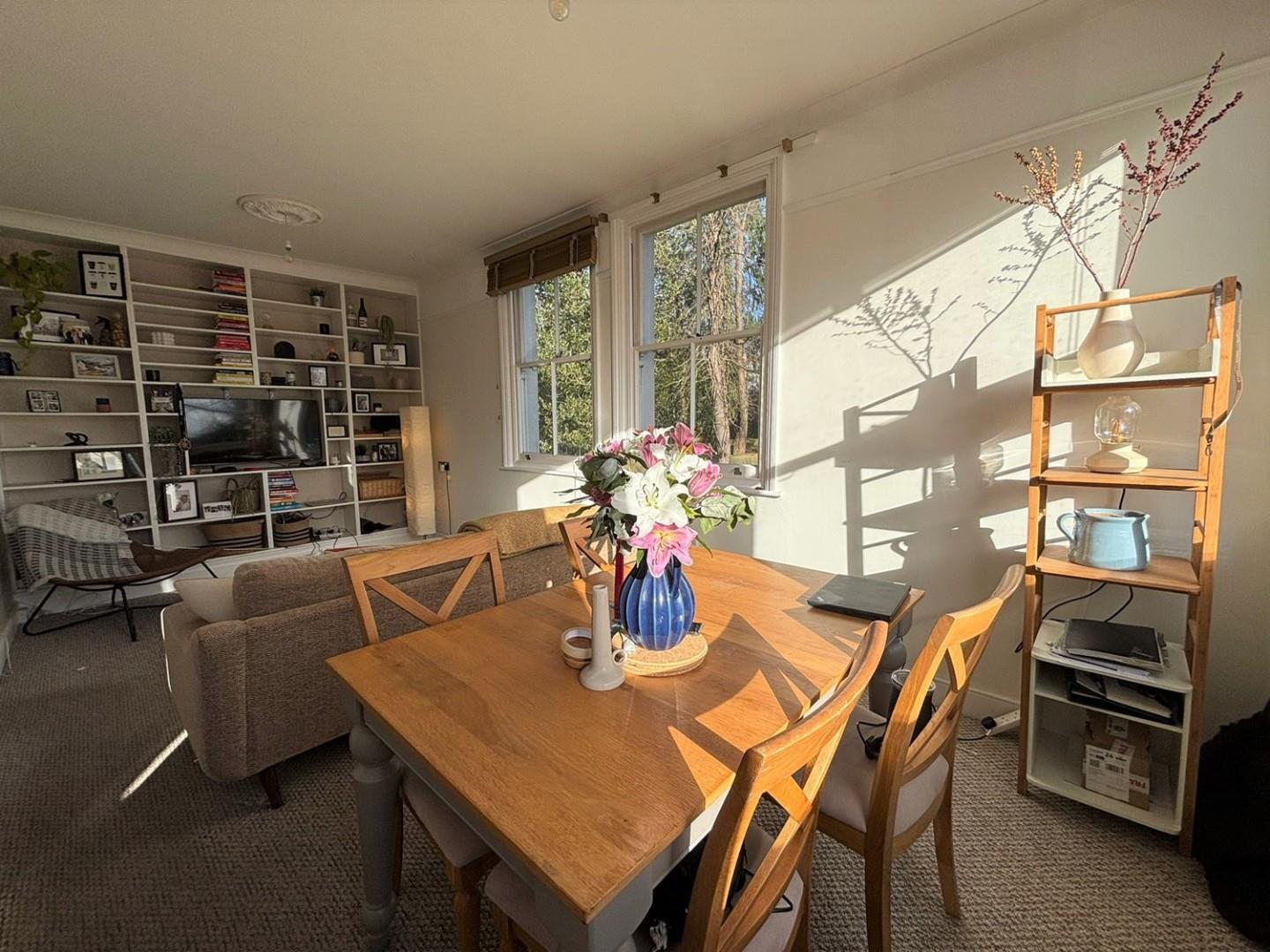 Flat Belvedere Road in Greater London