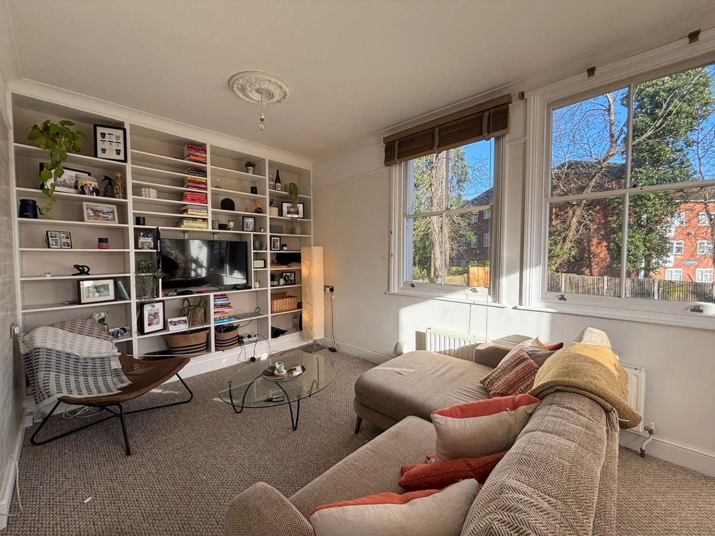 Flat Belvedere Road in Greater London