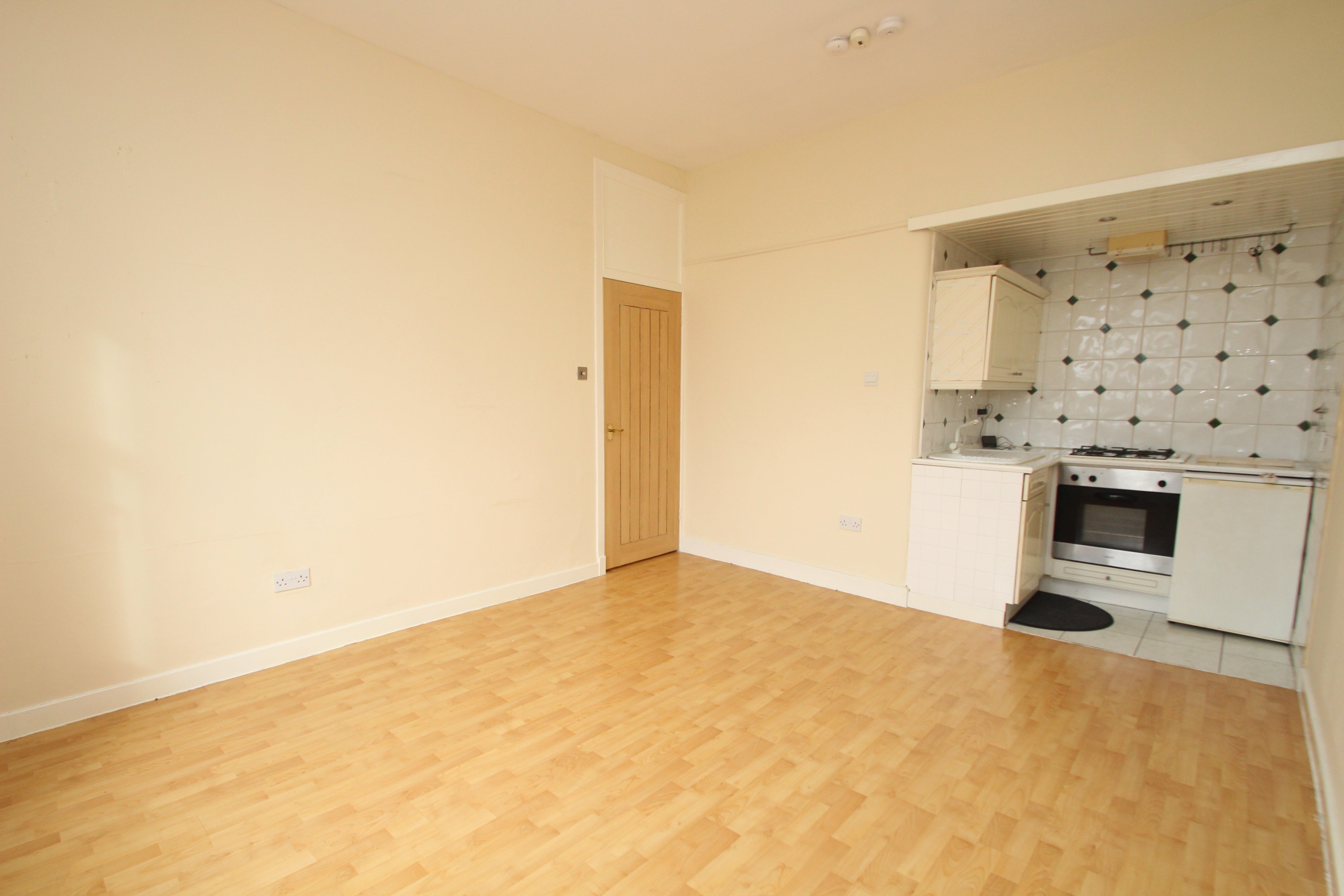 Flat Greenlaw Road in Glasgow