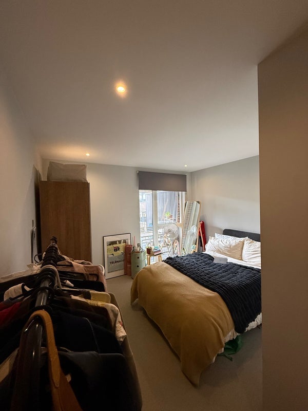 Flat Tyssen Street in Greater London